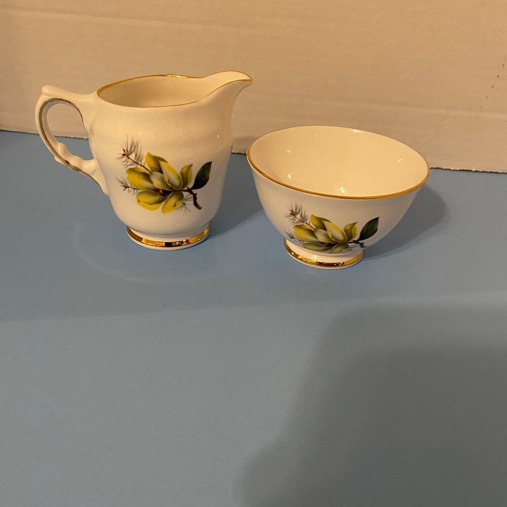 Delphine Mini China Creamer &  Sugar Made In England   ( 6 )